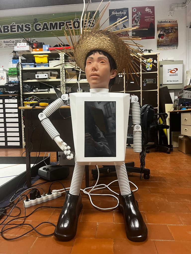 Vista frontal do robô ArtTech