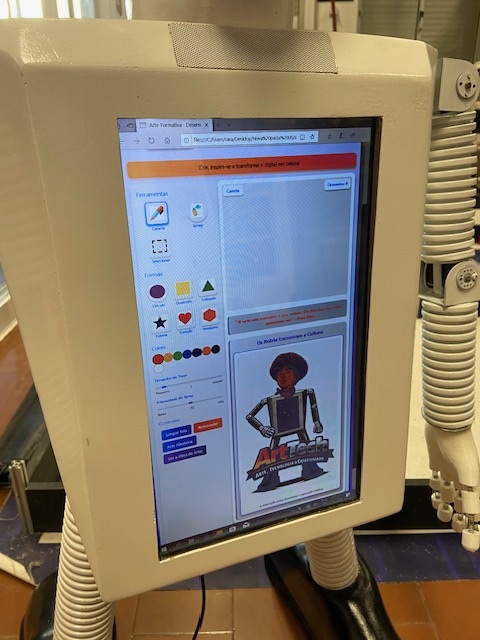 Ecrã tátil na barriga